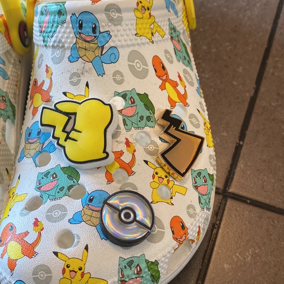 crocs POKÉMON women’s 9 men’s 7 shoes with jibbitz - Picture 7 of 8